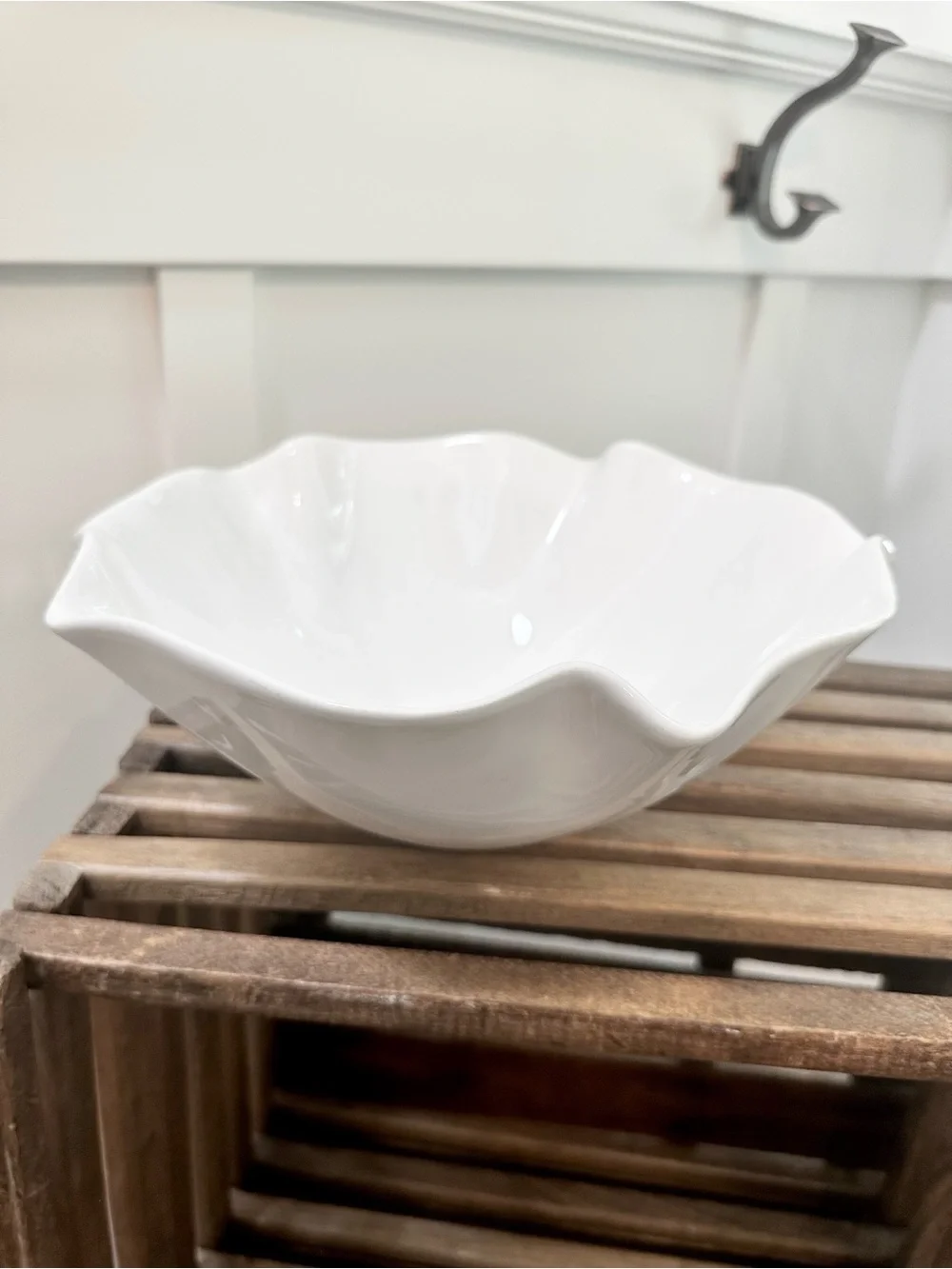 White Ceramic Scalloped Serving Bowl Wavy Elegant Home Dining Large 11” x 4.5”